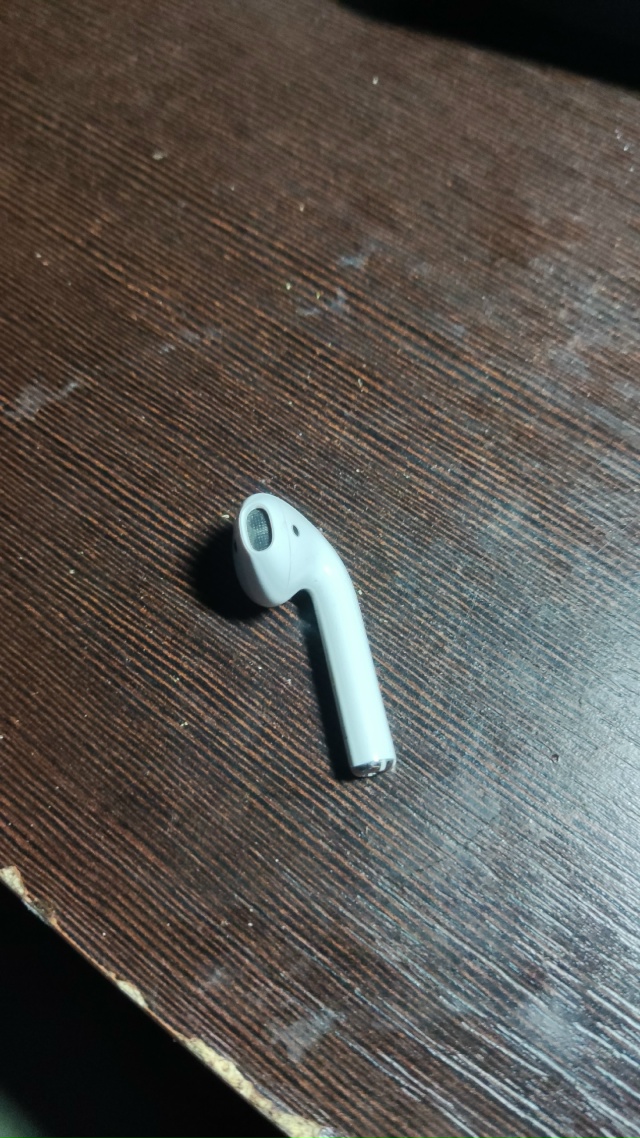 Нашел эирподс в пятницу. Коммунистический 9 с торца дом...