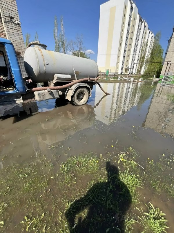 Энгельс тонет в нечистотах — в городе введён режим ЧС из-за аварии на главном коллекторе
Ситуацию д