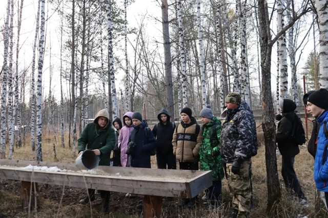 Ученики восьмого класса МБОУ Балахтинской СОШ 2 в сопр?...