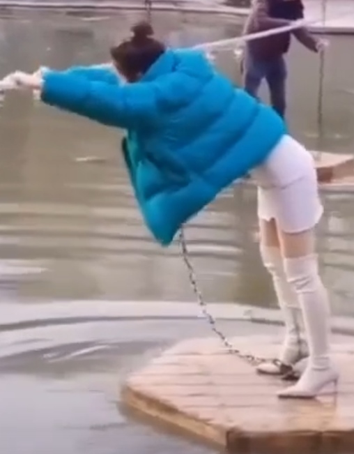 И тут она поняла, что очень зря туда пришла