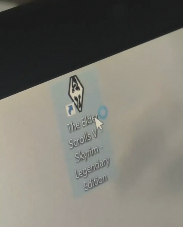 POV: Парни, как только первая снежинка коснулась земли (э...