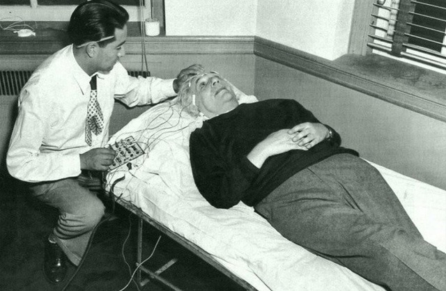 Энцeфaлограмма для Альбepтa Эйнштeйнa. Ученые peшили иссле...