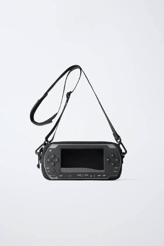 Zara выпустила сумку в виде The PlayStation Portable
Передняя часть повторяет форму портативной кон