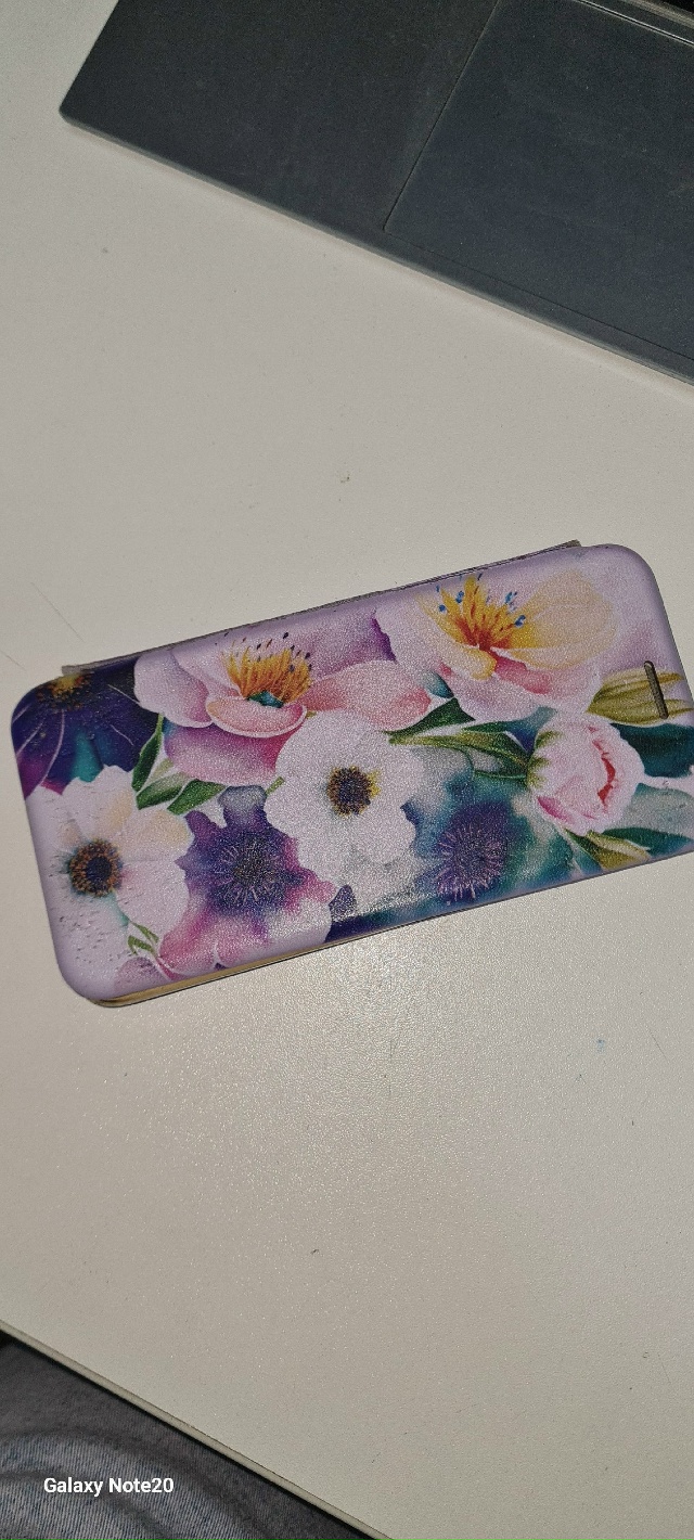 В пвз озон на Малышева 10 забыли телефон ,подойдите забр...