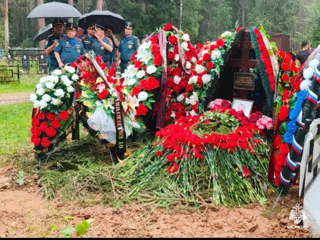 ПОХОРОНИЛИ 🙏 КАК ГЕРОЯ
В Подмосковье простились с по...