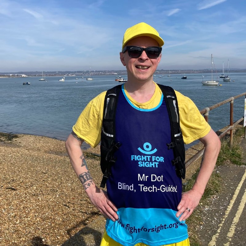 😎 Фантастика: незрячий мужчина планирует пробежать марафон с помощью умных очков и поддержки людей с