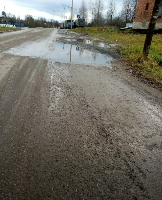 Экскурсия по городу.
Недоделки у спорт. площадки, кото?...