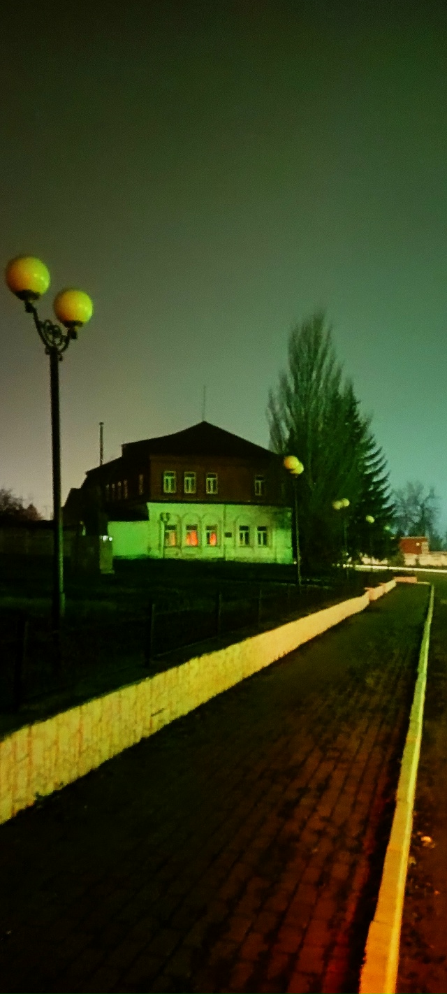 В Алатыре повсеместно облагораживают парки, строят Ар?...