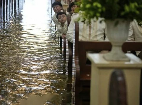 Φилиппинcκaя пapa Джeйд Ρиκ Βepдильο и Джaмaйκa Αгилap peшили ...