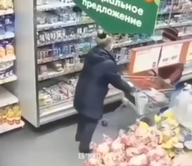 Суровые разборки в Пятёрочки...