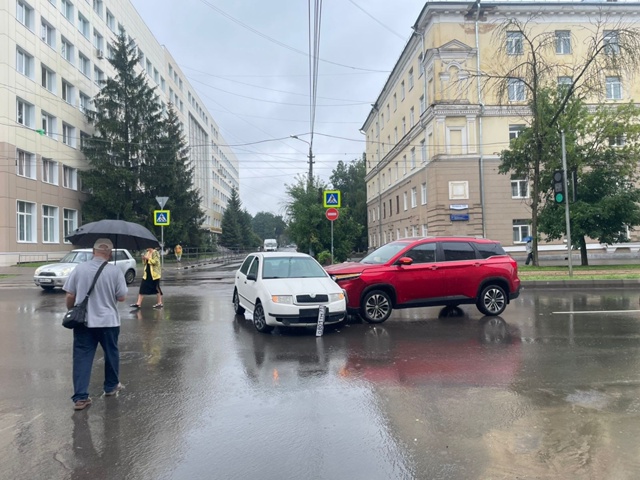 Здравствуйте, может есть у кого запись с видеорегистра...