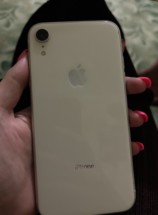 Продам iPhone XR 64 гб в белом цвете
Аккумулятор- 79%, не меня?...