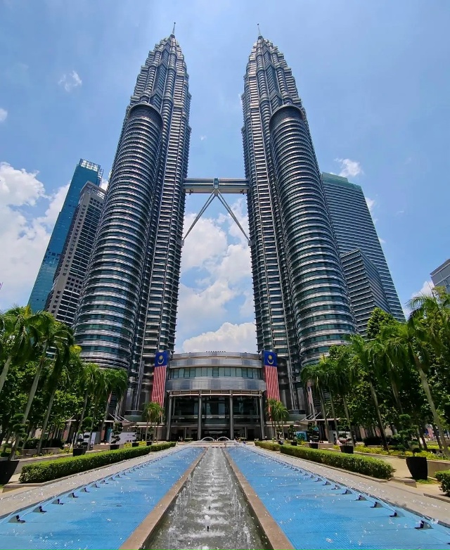 🌍 Башни Петронас — символ города, который никогда не ?...