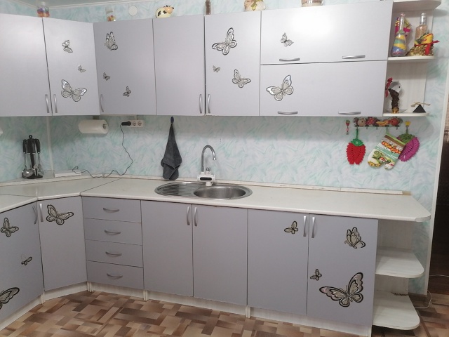 Продам кухонный гарнитур. Размер :3,2*1,3. Цена :12000 торг. 896...