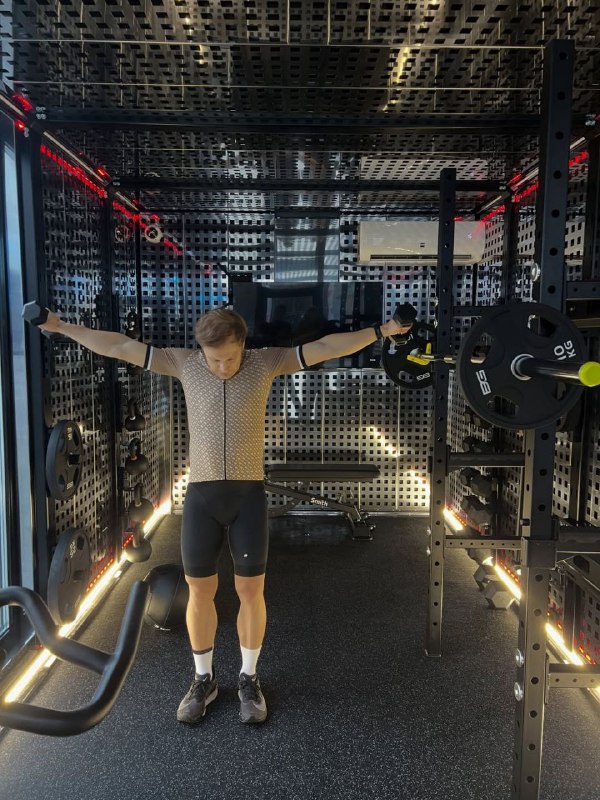 Лол, стартап в Москве открыл фитнес-клубы для ИНТРОВЕРТОВ.
Это отдельные капсулы со всем необходим