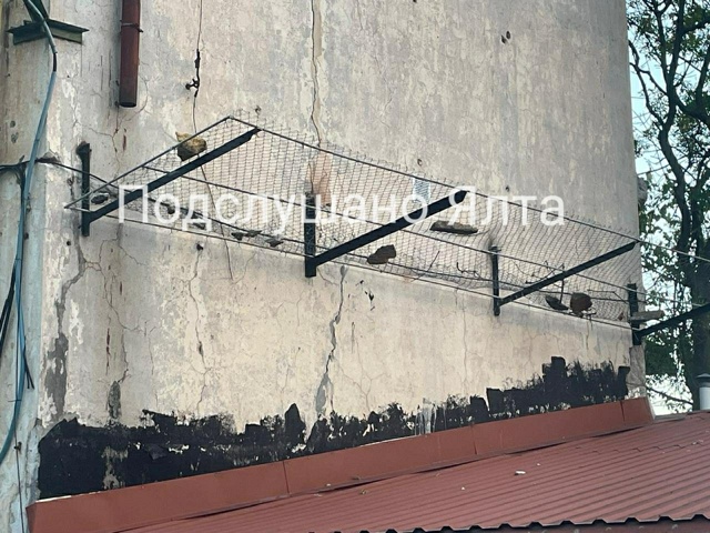 Хочется обратить самое пристальное внимание со сторон...