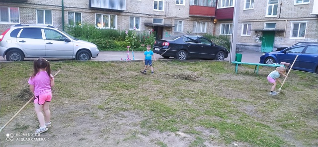 Жители домов по улице Урицкого 31 и Полевая 37 очень долг...