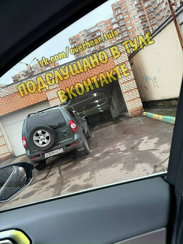 Бараны за рулем! На Михеева закрытая территория. Перек?...