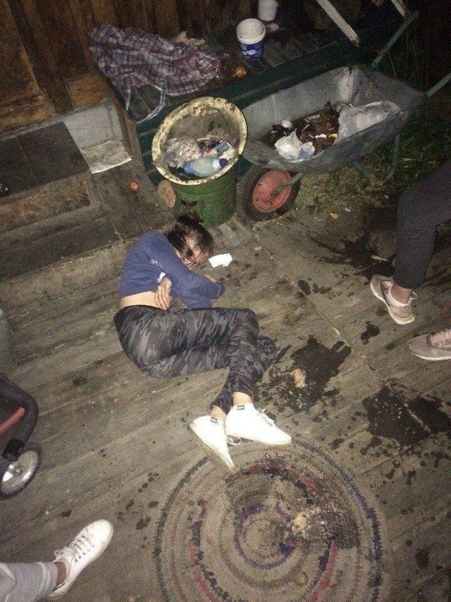 Очень устала после огорода
Или не огорода)