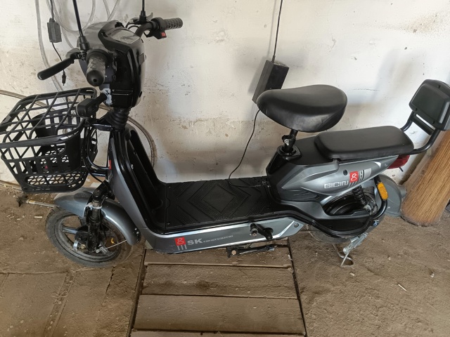 Продам. Черный17. Серый16. 89878630402. Торг