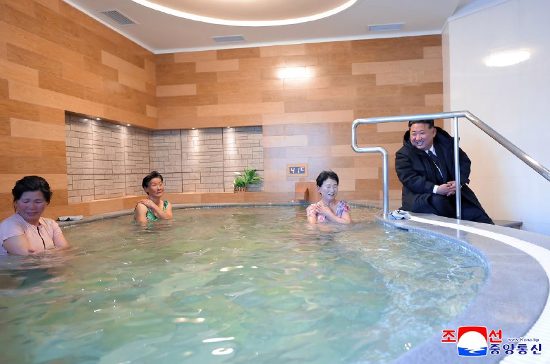 Слыш, расслабляйся: Ким Чен Ын лично проинспектировал курорт с банями и горячими источниками.
Когда