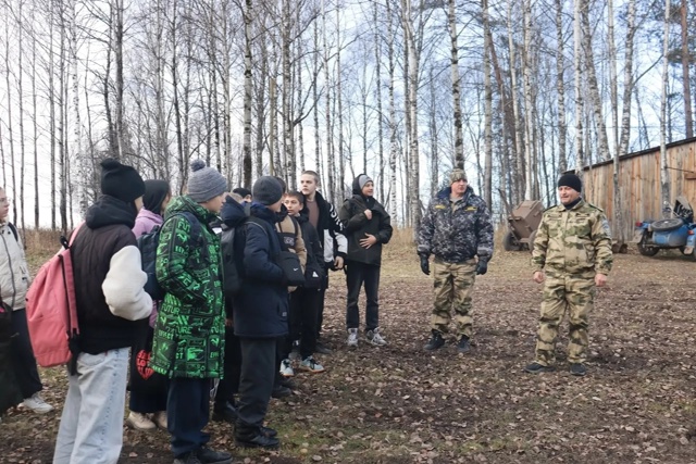 Ученики восьмого класса МБОУ Балахтинской СОШ 2 в сопр?...