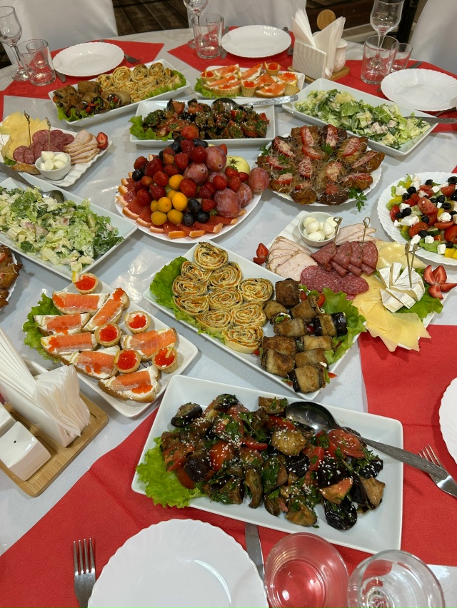 Кафе в Центре принимает заказы на проведение различны?...