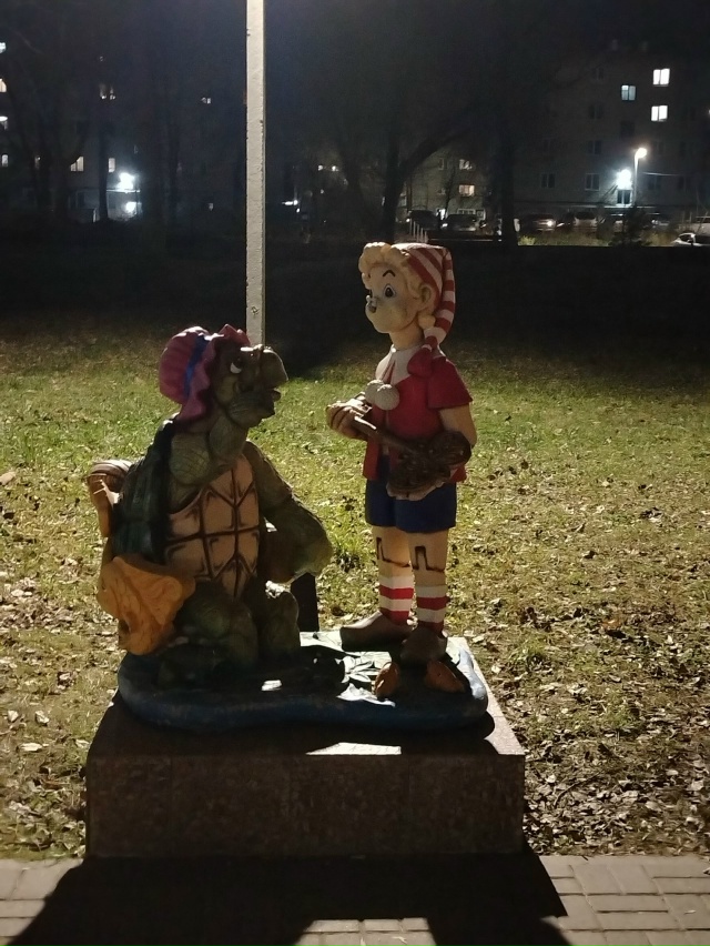 Парк военной техники, с освещением всё в порядке а вот ?...