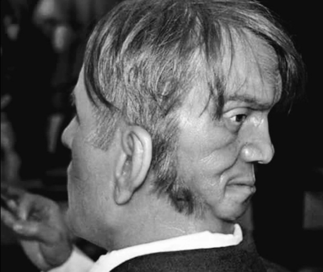 История Эдварда Мордрейка, появившегося на свет в поза...