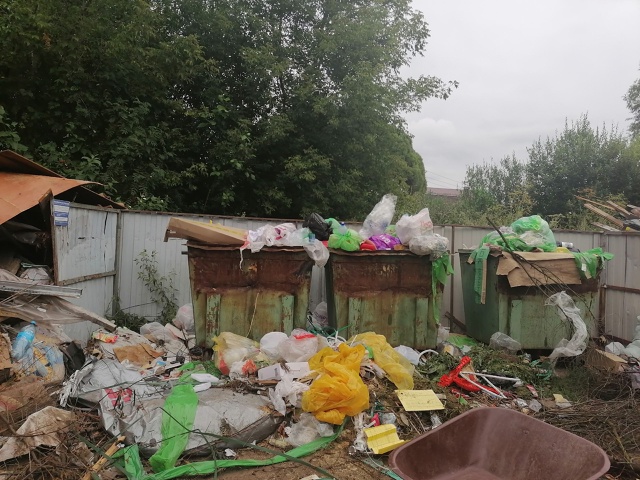 Шанхай завалился мусором. Когда все это будет убиратьс...