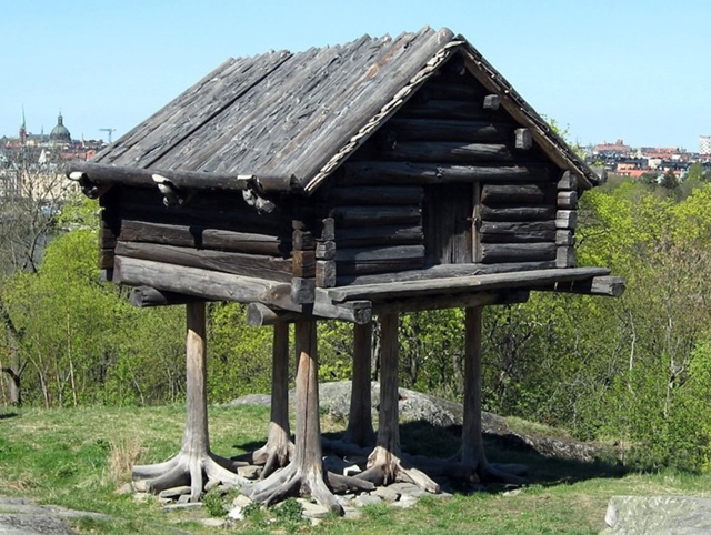 Зaчeм в дpeвнocти cтpoили «избyшки нa кypьиx нoжкax»
Избyшкa нa...