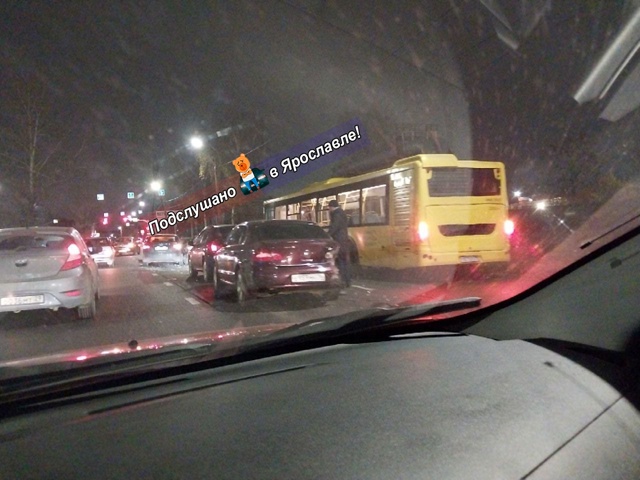 Массовое ДТП. 5 машин и автобус.
Добрынинский путепро?...