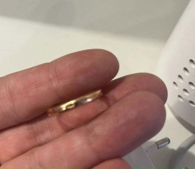 Найдено кольцо возле Рощинской. Отдам по предъявлению ...