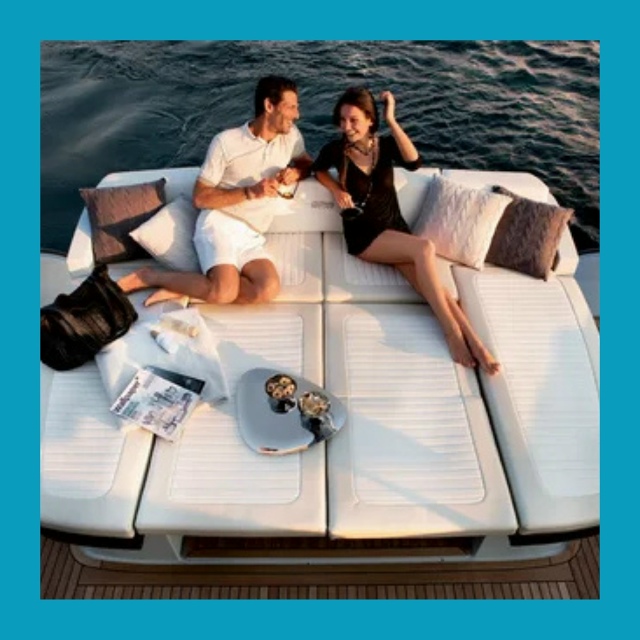 Вместо гонки «Формулы-1» на пароме включили п*рно и шок?...