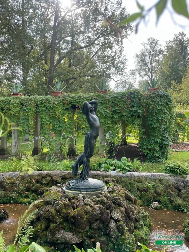 Вокруг Фермерского дворца