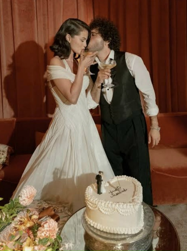 27.09.2025 певица Селена Гомес вышла замуж 💎💍
«Влюбленны...