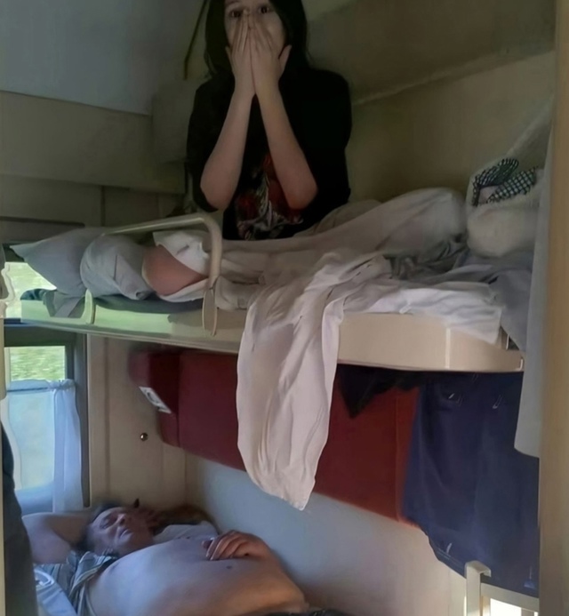 🔞Пассажирка в шоке: девушка застала попутчика за непр...
