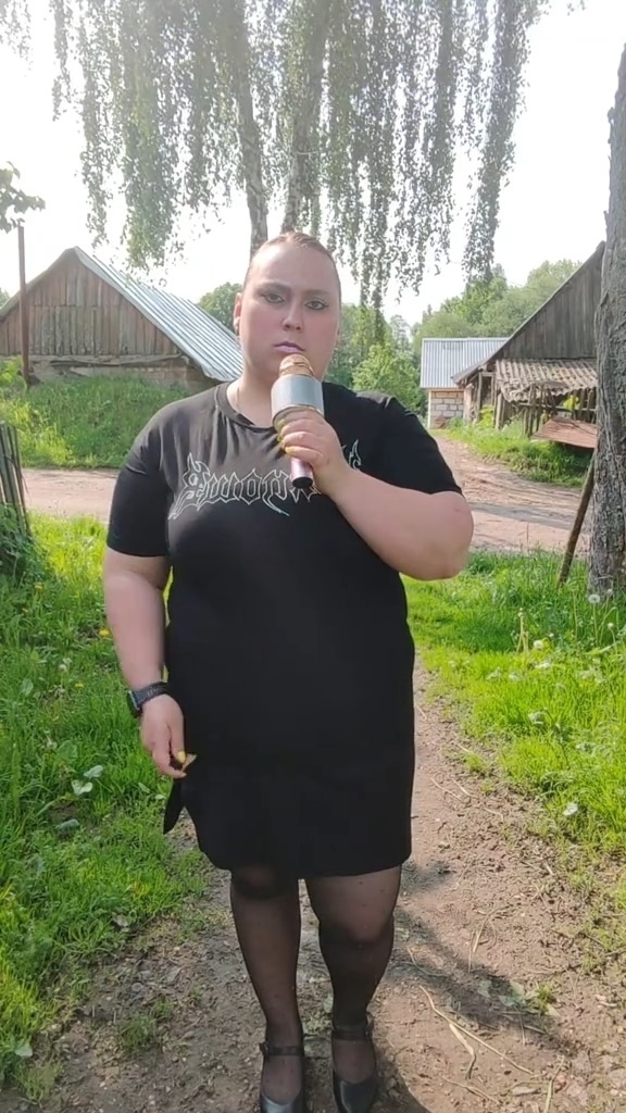Принцесса решила удивить своими вокальными данными!
