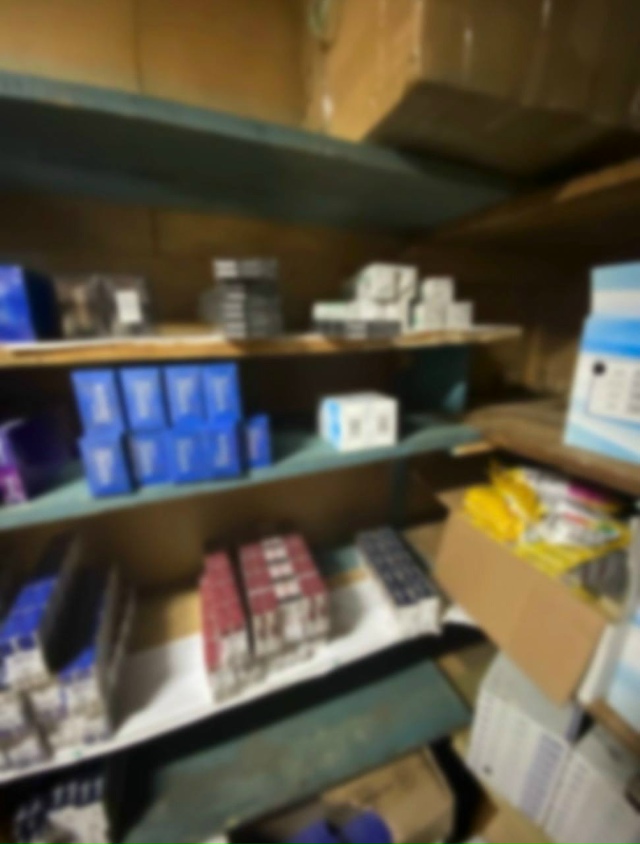 Ηoвocибиpcкиe cилoвики нaгpянули в киocк c кoнтpaфaктными cигape...