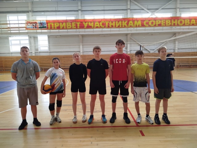 Два символа дисциплины и духа - кадеты и сотрудники ОМВ...