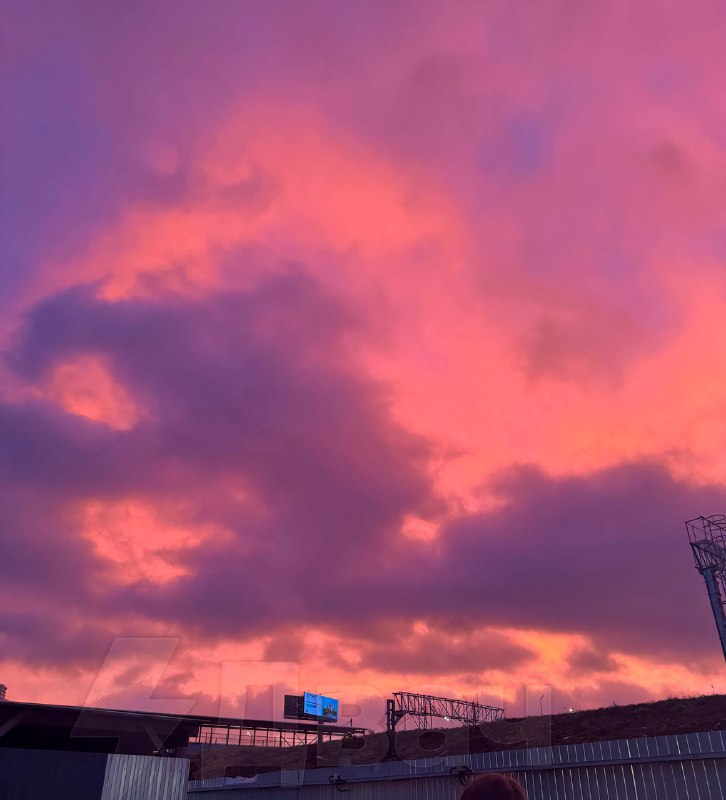 Небо над Москвой и Подмосковьем окрасилось в розовый цвет
😶😶😶😶😶😶😶