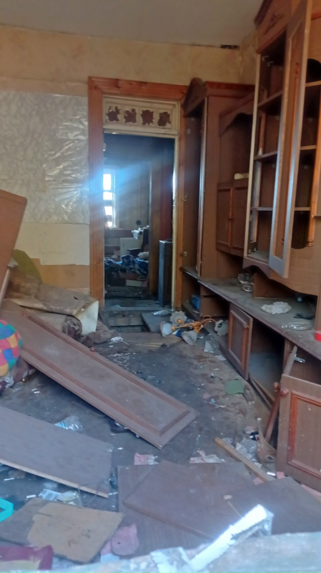 В адрес нашей администрации города. Дом на заводской 14...