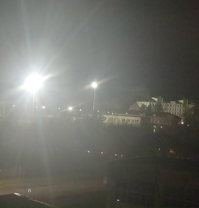 Так и живем, новые фонари о стадиона слепят будь здоров