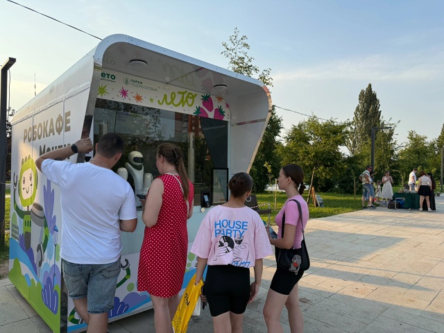 В парке 30-летия Победы установили Робокафе «Монти».
Те?...