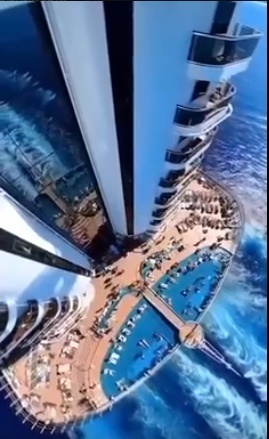 Корабль MSC Seascape, построенный в 2022 году, принадлежит ком?...