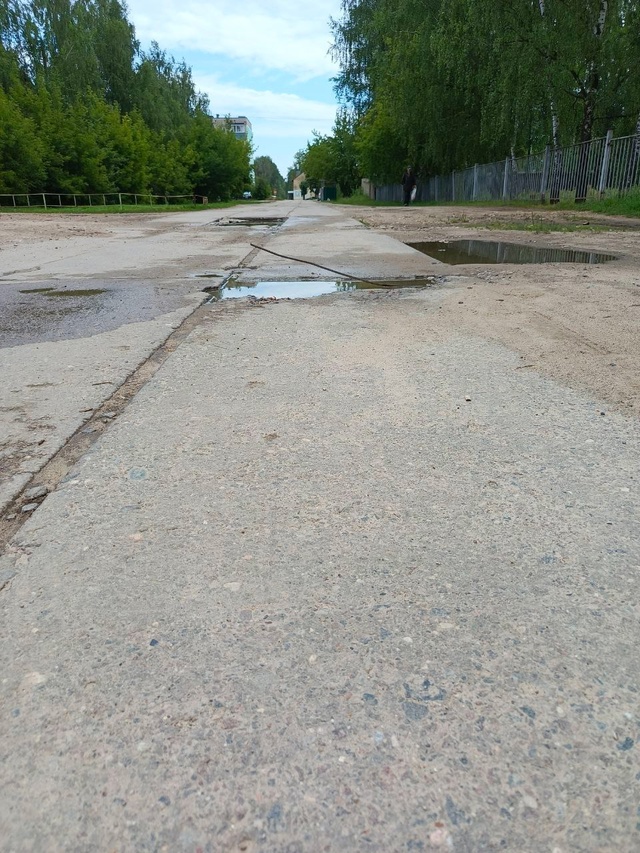 Как можно ездить людям
По данной дороге, около Детског...