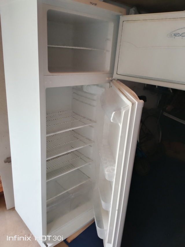 Продам газовую плиту, цена 5000 руб. Холодильник на запча...