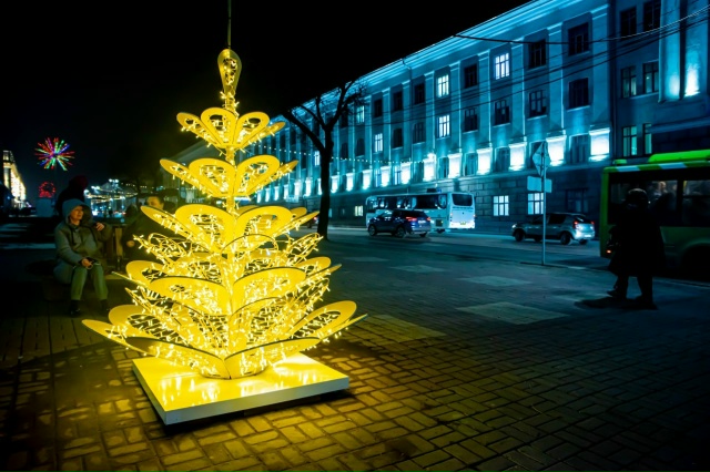 ?Курск продолжает готовиться к новогодним праздника?...