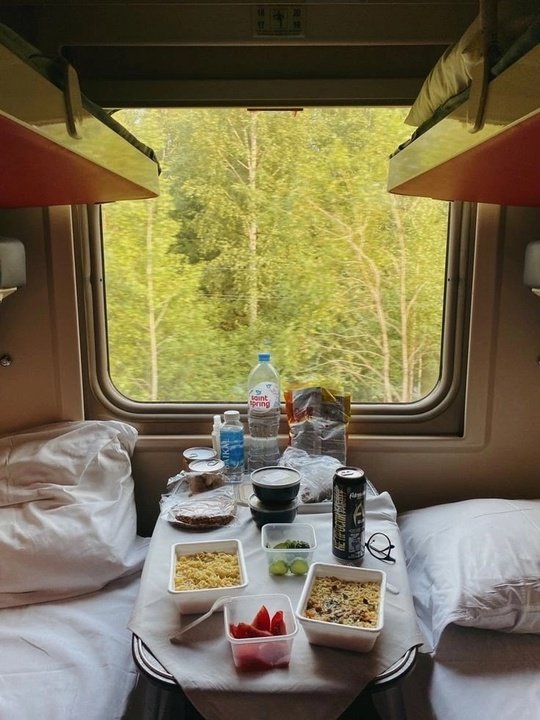 Всегда между самолетом и поездом выберу второе..