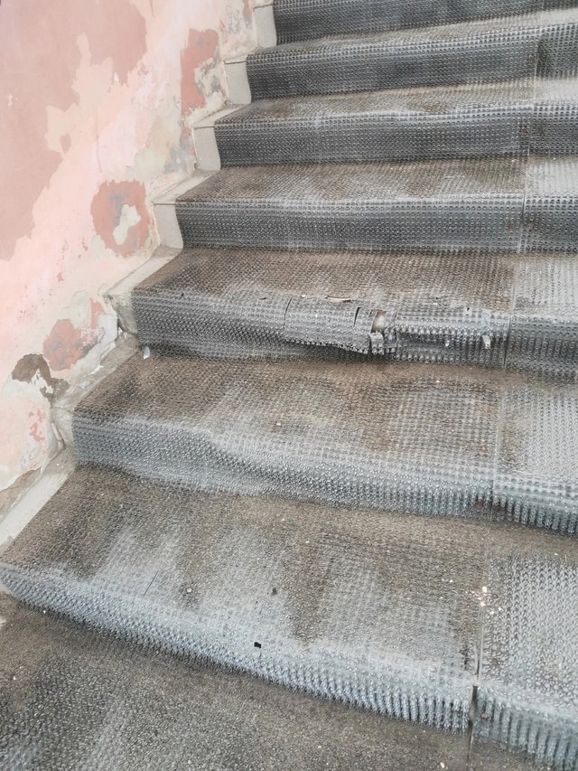 А это наша многострадальная поликлиника. На фото не оч?...